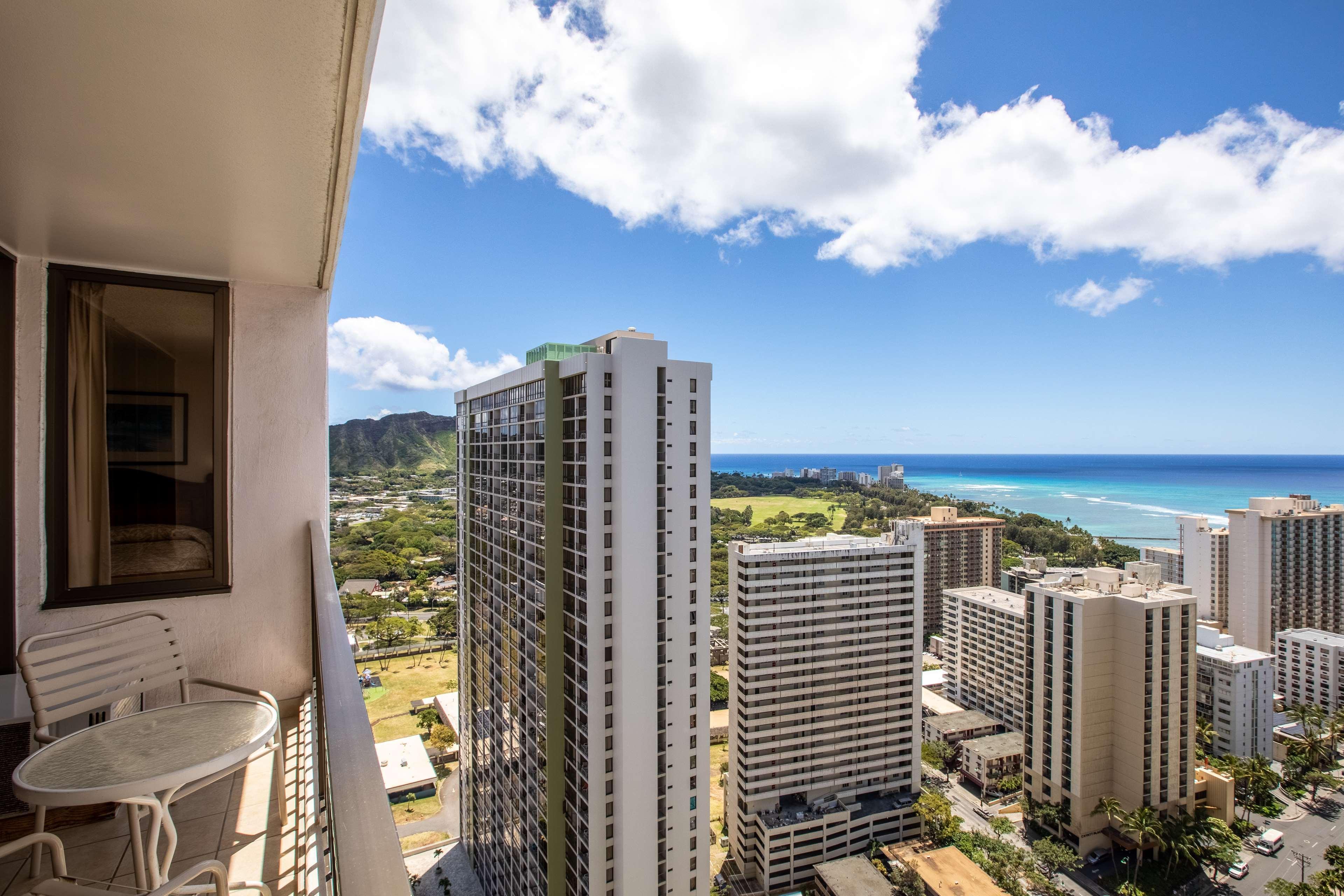 Aston At The Waikiki Banyan Aparthotel Honolulu Exterior photo